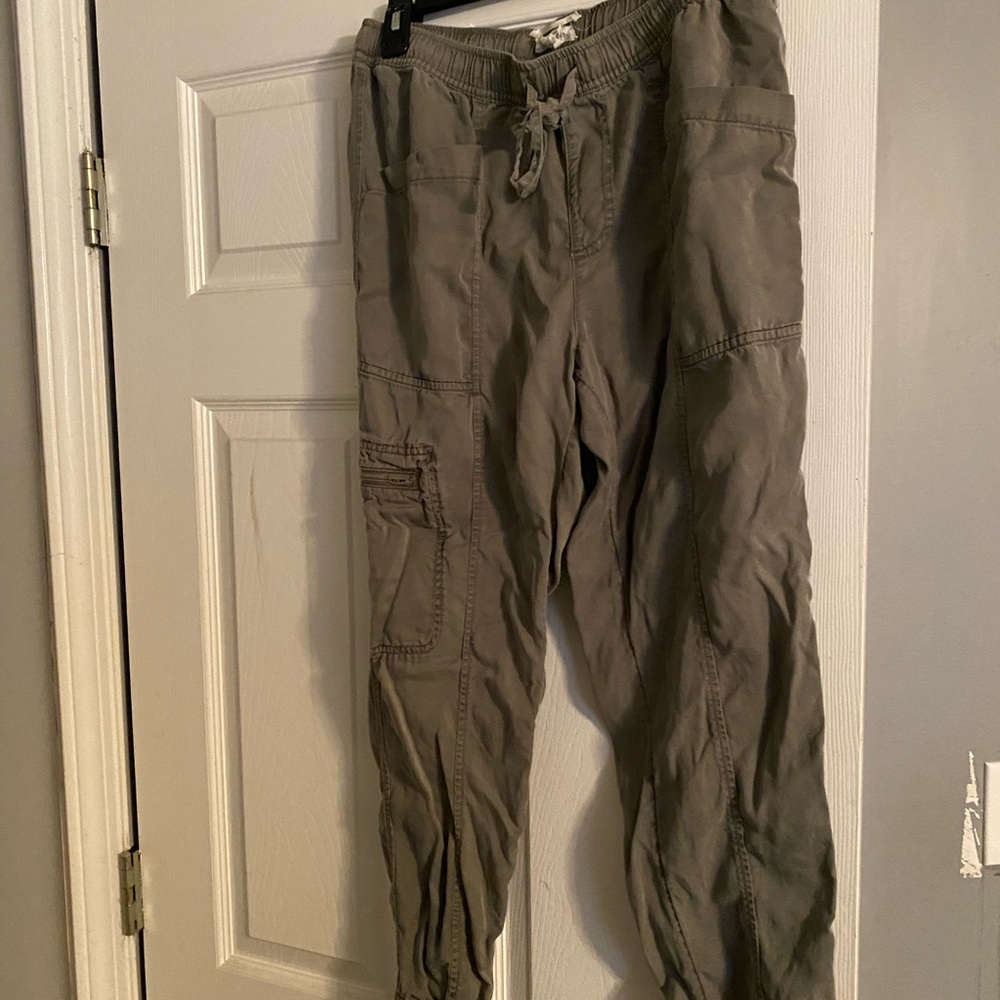🧡LAST CHANCE🧡 
Nicole Miller Olive Jogger Pants